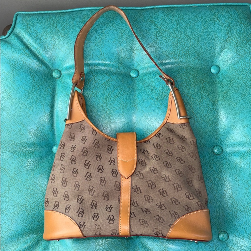 Vintage Dooney & Bourke Signature Crescent Canvas Logo Shoulder Bag Classic Y2K - Picture 4 of 16